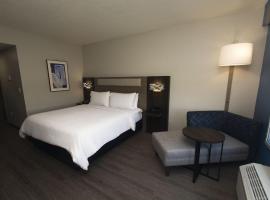 Holiday Inn Express & Suites Cocoa by IHG，可可的飯店