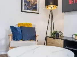 #93 Stylish Warwick Home Free Parking