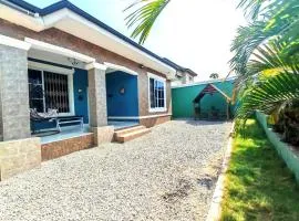 Relaxing 2-Bedroom Home Near Bojo Beach, Accra