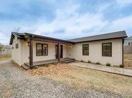 2 Mi to Lake Tomahawk Park! Quiet Escape with Deck