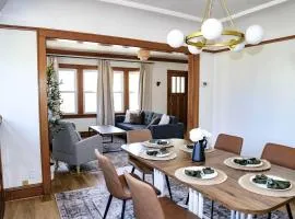 Near AmFam Field & Pettit |Sleeps 12|4BR + Parking