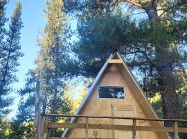 Bungalow con acceso privado al rio, tinaja y camas de cuarzo, glamping en Los Que&ntilde;es
