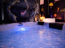 Love Room 85 avec Jacuzzi Romantique & Intimiste, Hotel in Kortrijk