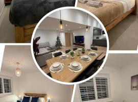 Luxury House, Great Location in Redditch - Contractors - Families - Groups - Relocators - Sleeps 9, hotel en Bentley