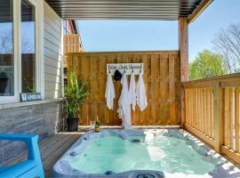 Grand 8-Bedroom Retreat 7 Baths Hot Tubs - Perfect Chalet, hotel en The Blue Mountains