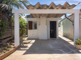 Casa a 50 m DE LA PLAYA con DIRECTV Y WIFI, Hotel in Costa Azul