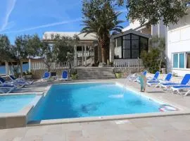 Seaside 3-Bedroom Luxury Penthouse