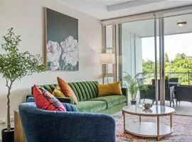 Stylish Roma Parklands Retreat - Stunning Park views from every room, Heated Pool, Gym, Private Carpark, Suncorp Stadium, 10 min walk to CBD