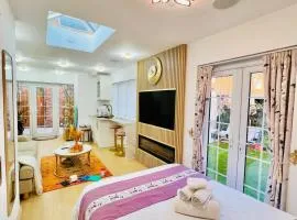 Hayaat Cottage, Cosy New Studio, great London link