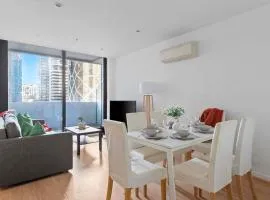 Central 2BR Apt by Melbourne Central City Views