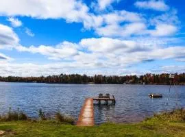 Chain Lake Retreat Holiday Home