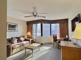 Pet Friendly Suite with Ski In-Out Pool Hot Tub