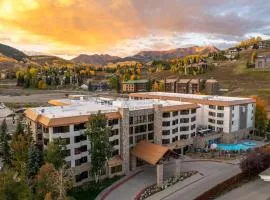 Studio with Biking Trails Pool Hot Tub
