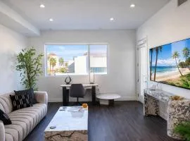 Designer 1 Bedroom Condo in Prime Hollywood