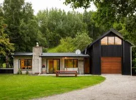 Coronet Peak View, 3BR Home with Hot Tub & Garden