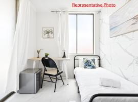 Convenient Single Stay in Vibrant Cabramatta - Shared Bathroom, hotel em Cabramatta