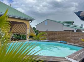 Maison de campagne proche des plages, Hotel in Sainte-Rose