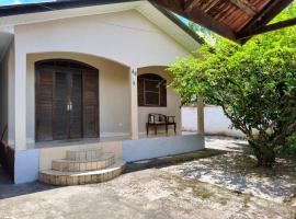 Casa Acerola - 900 meters from downtown - 8 people、モヘチスのホテル