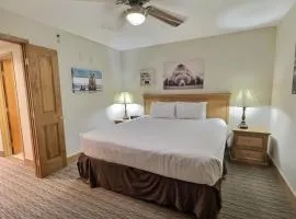 King Suite with Pool Hot Tub Ski In-Out