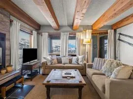Modern Finishes and Cozy Vibes Plaza 2 BR mtn view