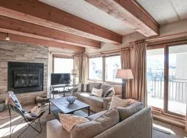 Mountain getaway at the Plaza 2 bed 2 bath stellar view
