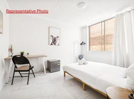 Convenient Double Stay in Heart of Cabramatta - Shared Bathroom and Kitchen, hotel em Cabramatta