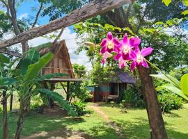 Fandee Island - Treehouses, Tiny Houses & Zipline - Tad Lo, Boloven Loop Pakse, Hotel in Ban Kiangtat