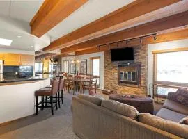 Family Ski Condo Plaza 2 bed 2 Bath sleeps 6
