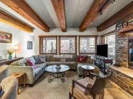 Gorgeous 3 king bed 3 full bath mountainside condo
