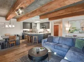 Modern Cozy at the Plaza 2 Bed With a View