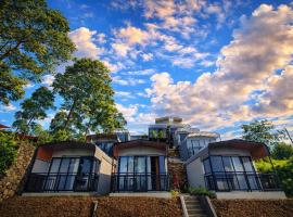 The Lakebox Menjer by Travelink, hotel em Garung