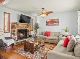 Stylish Renovated Home Open Layout Coffee Bar Near Hiking Waterfalls