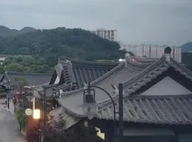 Jeonju Hyanggyogil Seonuga