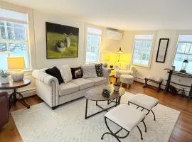 The Carriage House - Historical Farmhouse