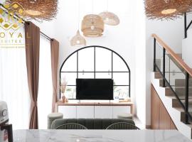 Royal Bali Style Villa 3BR with Private Pool for 7 Pax: Batam Merkez şehrinde bir otel