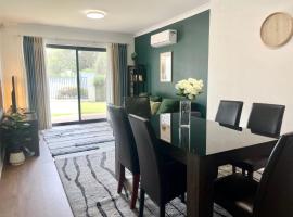 Ground Garden-Two King Beds&One Queen Bed, hotel i Perth