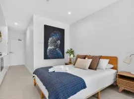 Modern Brookvale Studio Free Parking and Balcony