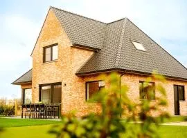 Luxury holiday home in Zwevezele