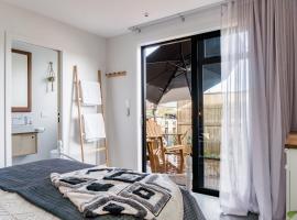 Walnut Studio, Hotel in Raglan