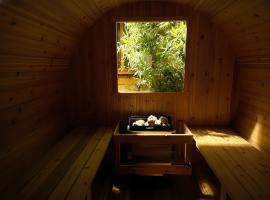 Cowichan Valley Retreat with Sauna & Free EV Charger, hotel em Duncan