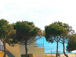 Romanos Beach Villas, serviced apartment in Romanós