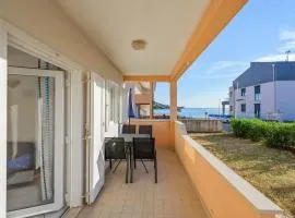 Hundefreundliches Apartment nur 60 Meter zum Strand mit Privatparkplatz, Klima, WiFi