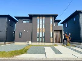 Akikawa Waifu 2 プレミアム木造 一棟貸切ヴィラ, מלון בKikuchi