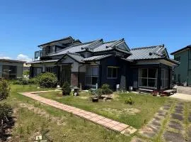 海近く小さな森に囲まれた庭でペット可の宿