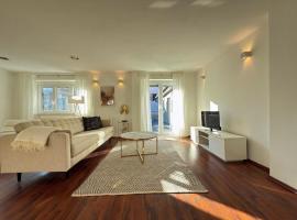 Scharnhäusle 2 - Großzügige Wohlfühl-Wohnung mit Badewanne& Balkon، فندق في اوستفيلدن