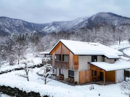 Kostel에 위치한 호텔 Hiša na Hribu- A Peaceful Hilltop Escape above river Kolpa