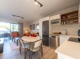 106 Seahorse - 2 Bedroom Premium Unit with Parking