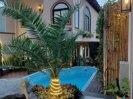 Catba Garden Camellia: Cat Ba şehrinde bir otel