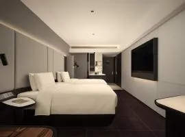 Wuhan Hubei Provincial Museum, Atour Hotel on Donghu Road