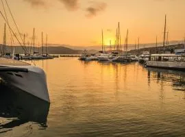 107 Seahorse - 1 Bedroom Premium Unit with Parking